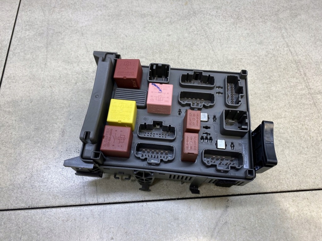 фото №1, Коробка предохранителей espace iv 1.9 dci 820044743...