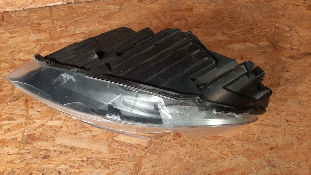 фото №8, Volvo v40 лампа full led правая перед передняя 31677019