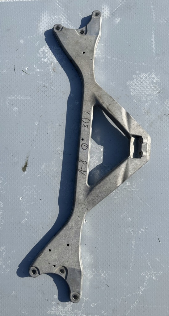 фото №1, !audi a8 d4 lift кронштейн підсилювач розпірка 4h0806151c!