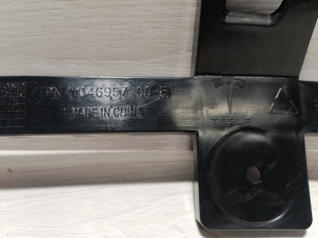 Tesla x направляющая кронштейн лампы левая 1046957-00-f Недорого