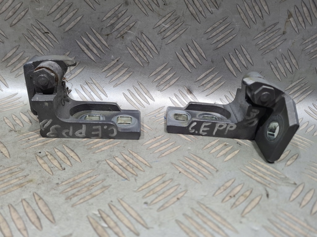 фото №1, Петля дверь правый перед opel corsa e 3 дверь