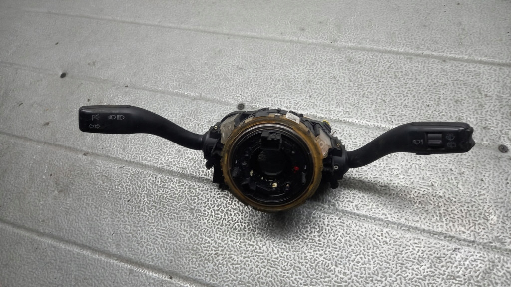 фото №1, Перемикач комбінований audi a4 b6 01r 2.0b 8e0953549l