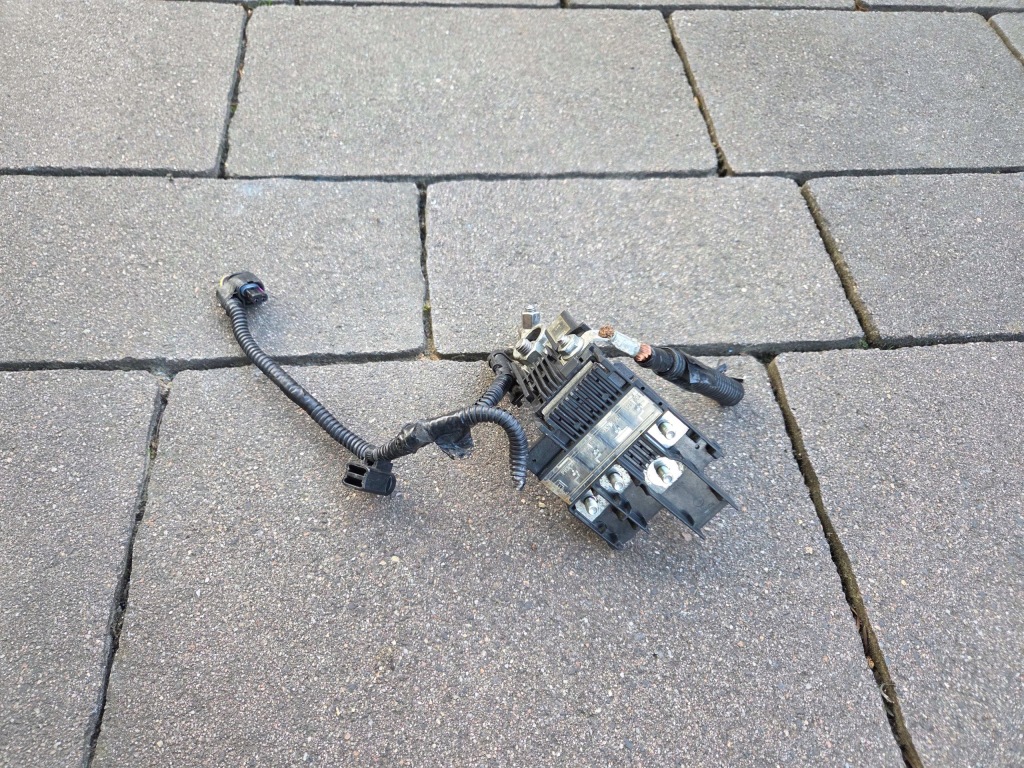 Купити Ford fiesta mk7 інше modele клема плюсова запобіжники 7154-0427-30