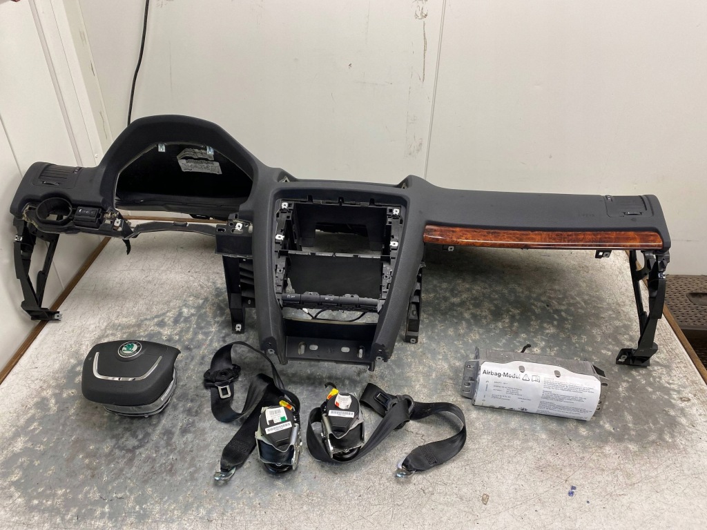 фото №1, Skoda octavia ii lift консоль приборная панель подушка подушка безопасности pas europa