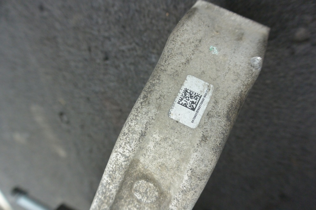 фото №11, Ghibli quattroporte поворотный кулак левая правая перед q4