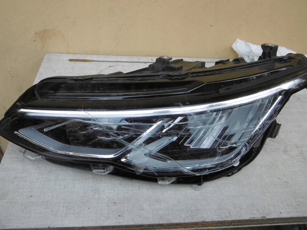 фото №1, Vw golf viii 8 sportsvan ліва лампа