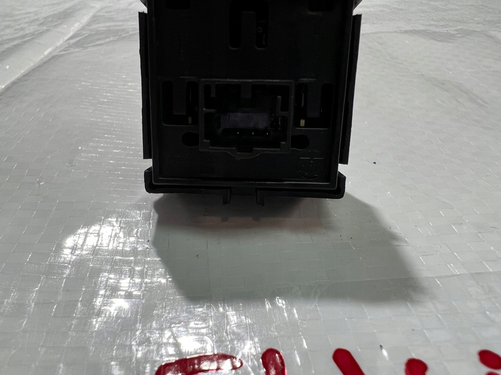 фото №2, Alfa romeo stelvio переключатель крышки багажника