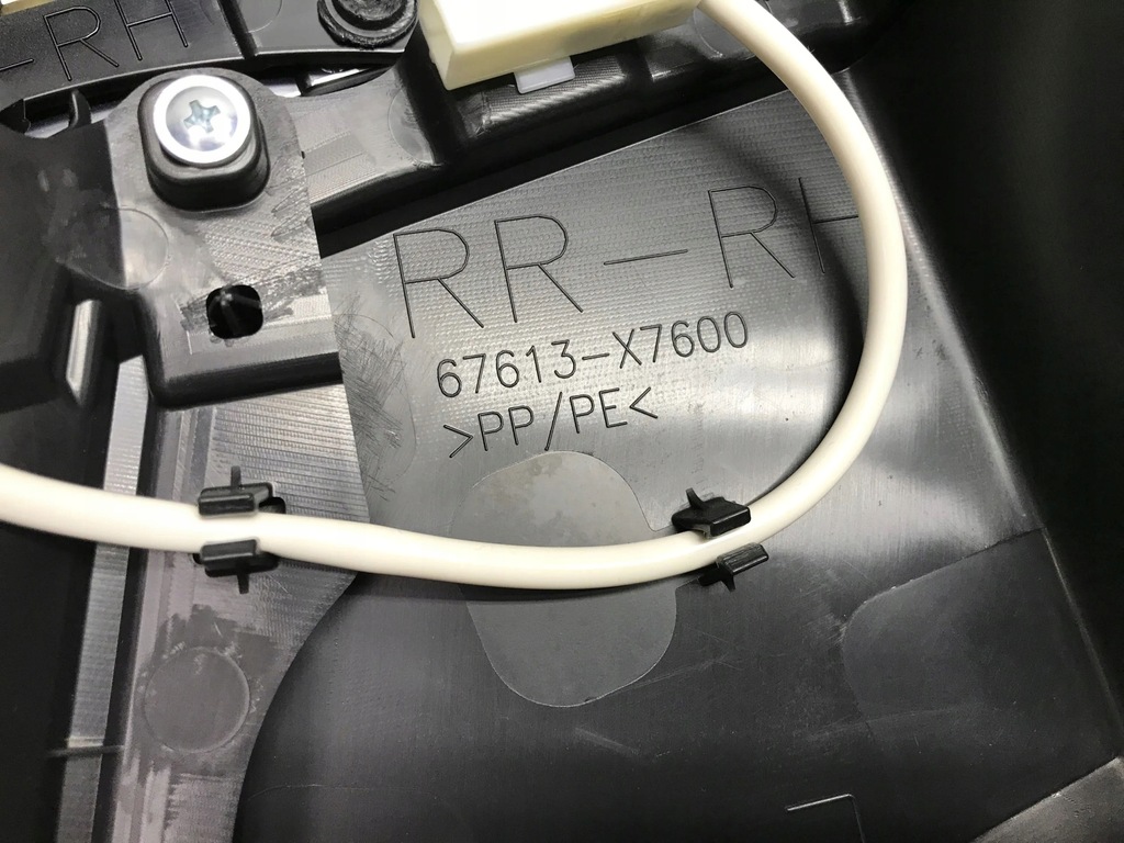 фото №8, Toyota bz4x 2023 обшивка обивка дверь правый задняя задних 67613-x7600