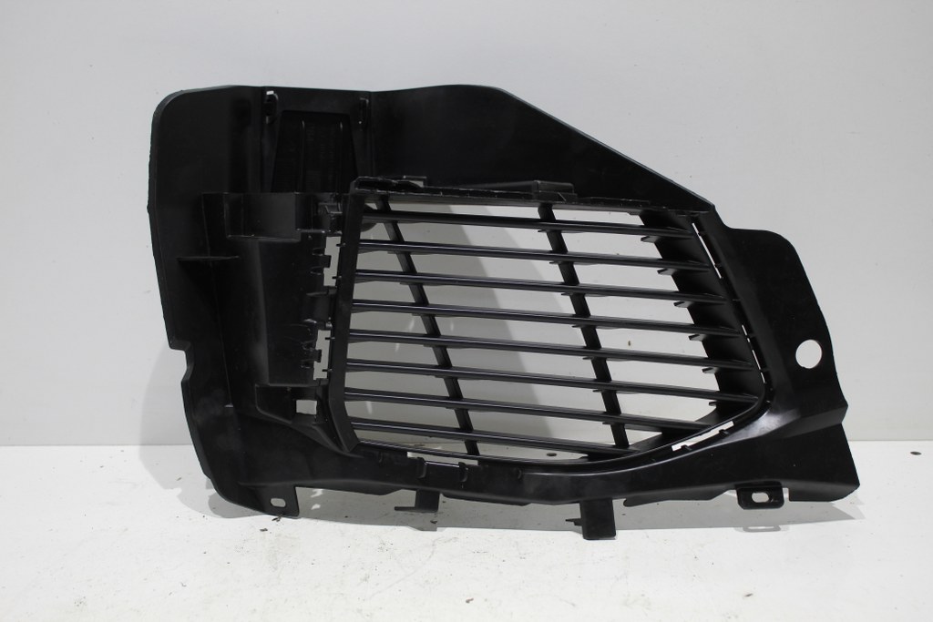 Решітка бампера r перед peugeot 3008 5008 ii 16- Оригінал