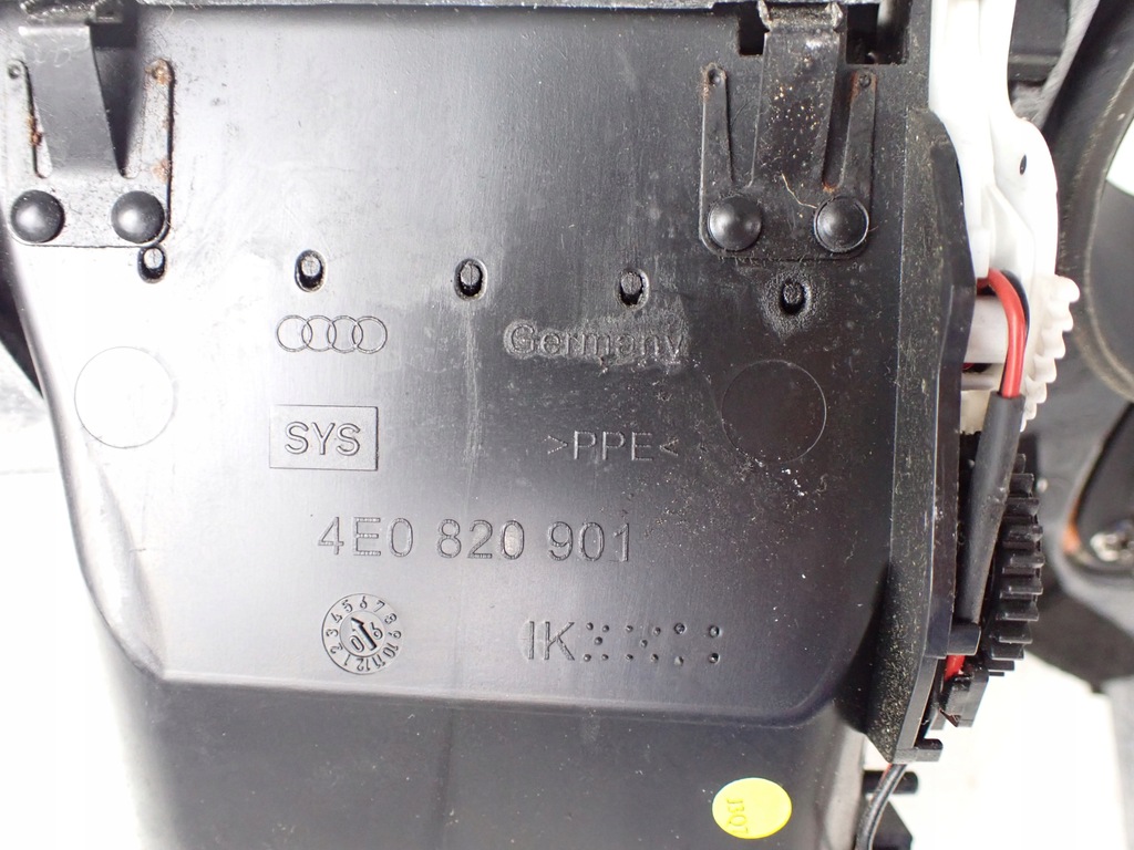 фото №16, Рамка dekor счетчиков приборы карбон audi a8 s8 d3 4e0820951 4e0820901