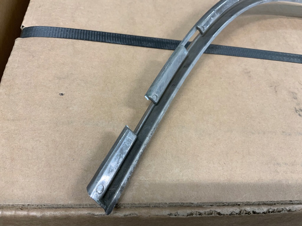 Peugeot 308 t9 молдинг хром решётки бампера aa36136873 Оригинал