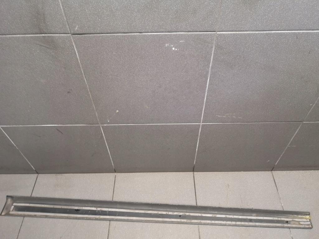 фото №10, Молдинг дверь правый перед audi a6 c6 4f0853374c