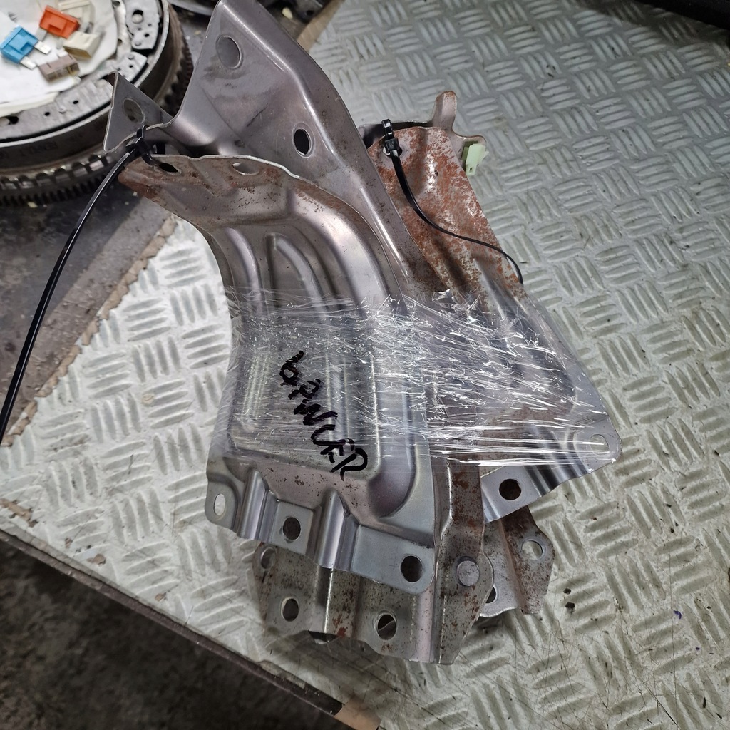 фото №5, Распорка чашка багажника lancer viii x evo