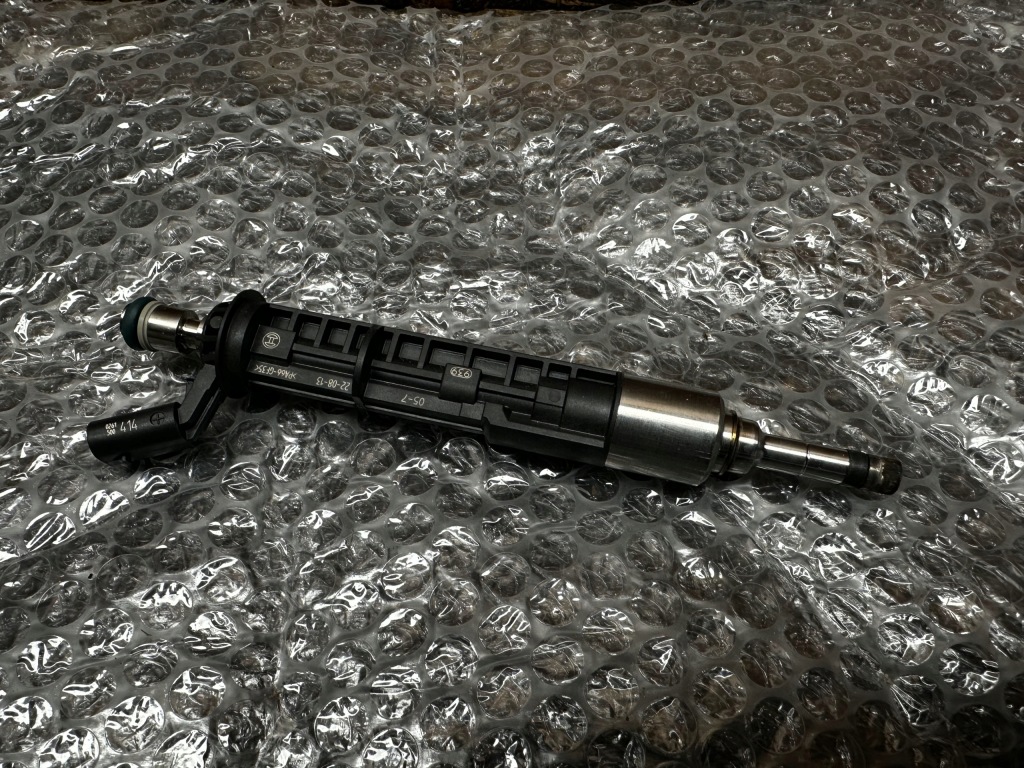 фото №1, Форсунка alfa romeo stelvio giulia 2.0t 04893630aa