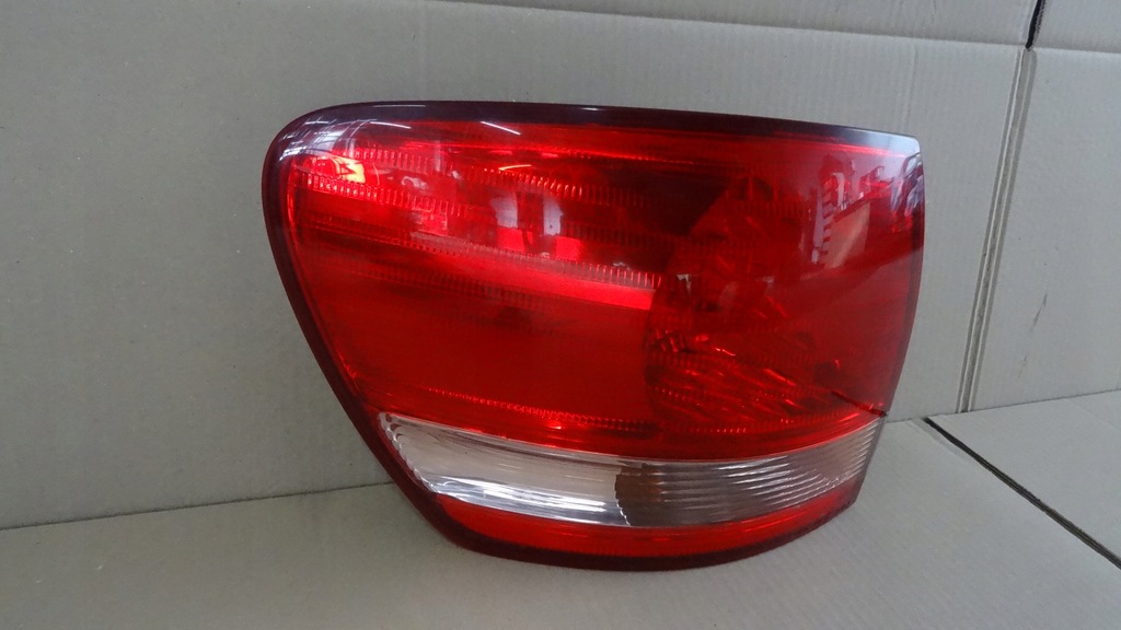 фото №3, Toyota avensis verso t22 лампа левый задняя