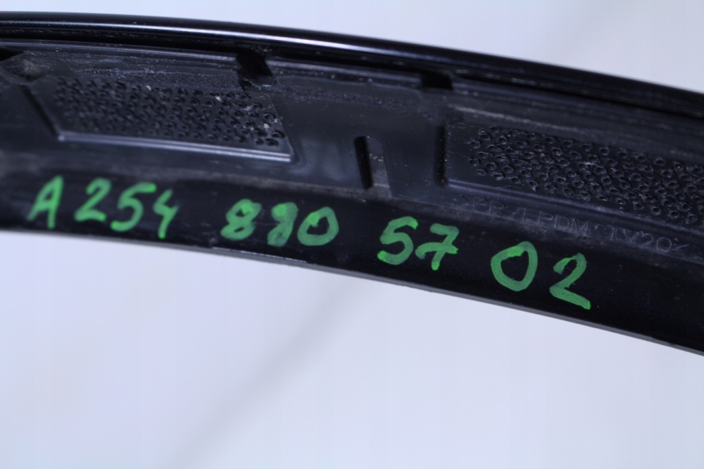 Молдинг крыла левый перед mercedes w254 a2548805702 Цена