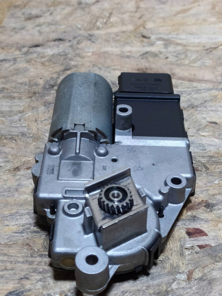 Купить Opel vectra c 2003 моторчик люк 0390200050