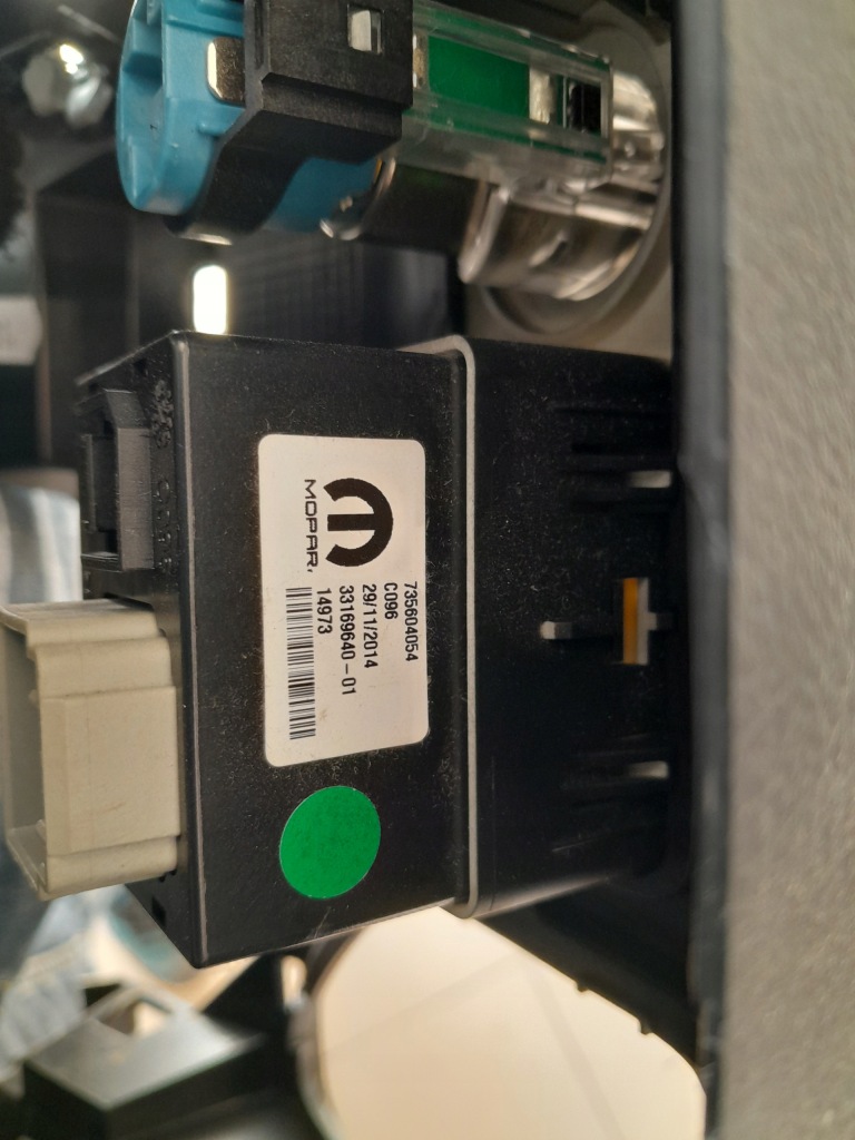 фото №3, Jeep renegade trailhawk 2014- рамка защита корпус туннеля 735581341 aux usb