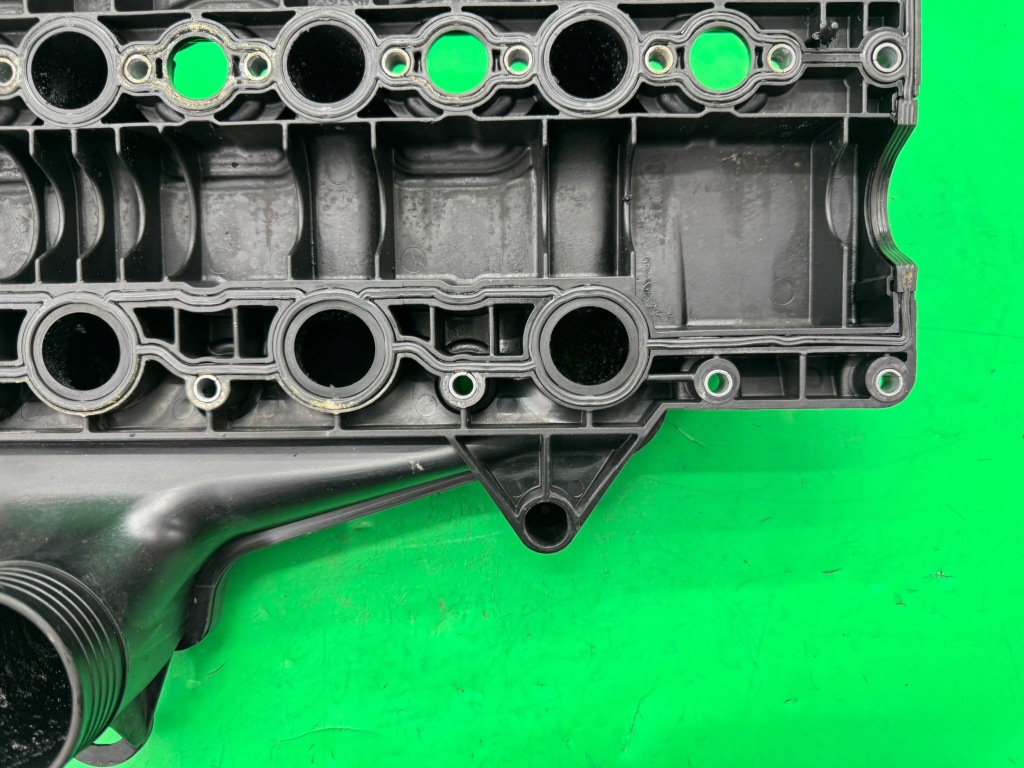 Кришка клапанів кришка колектор впускний  31330239 volvo s60 ii v60 2.0d d3 10- Оригінал