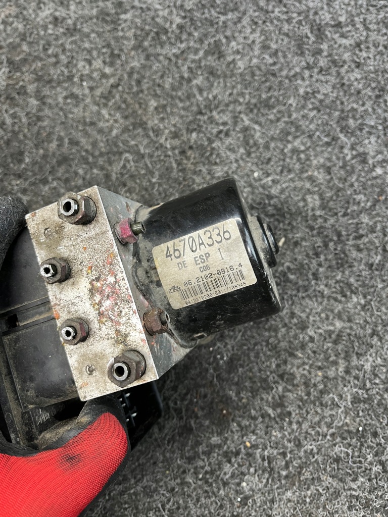 фото №6, Mitsubishi outlander 2 ii 2.0 di-d насос abs 4670a336