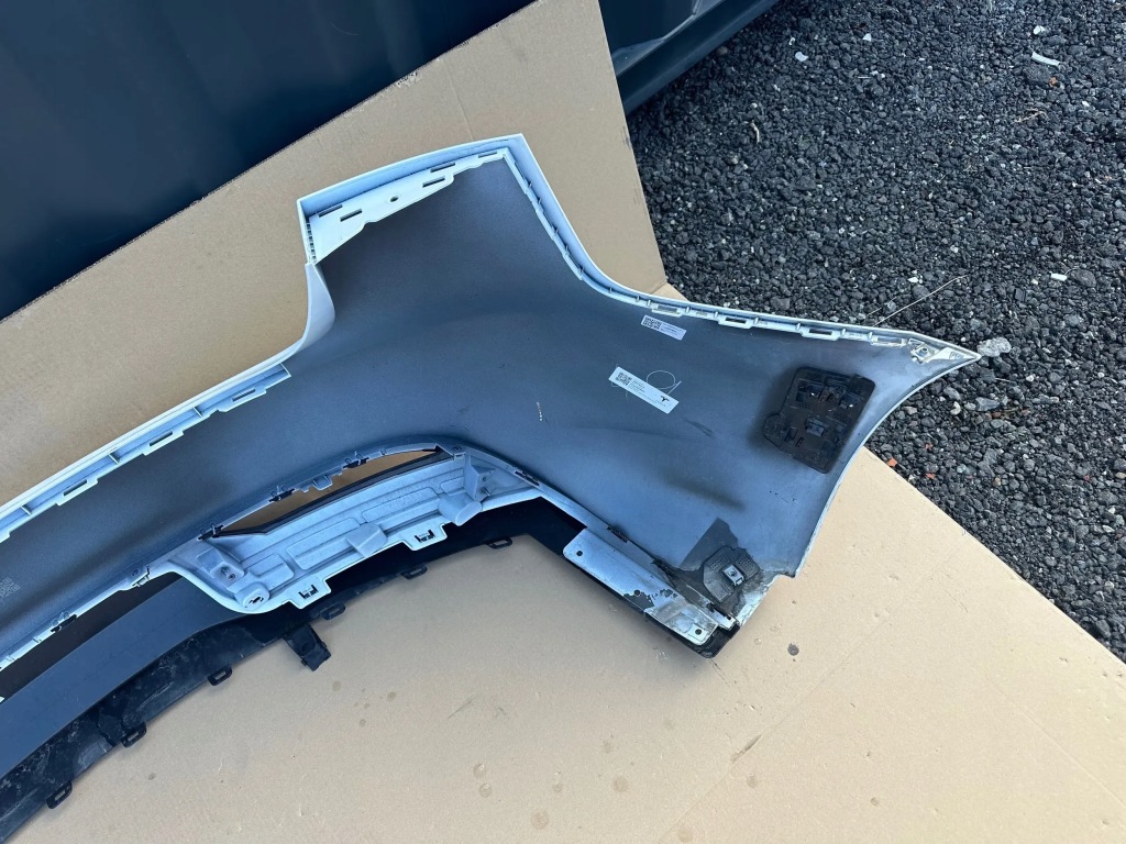 Бампер tesla model 3 lift задня гарний стан 2023 оригінал Зі Шроту