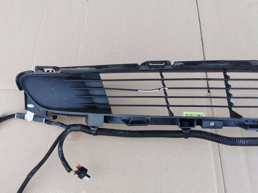 Tesla model 3 17- решітка нижня бампера електропроводка 6xpdc перед 2067958-01-b Недорого