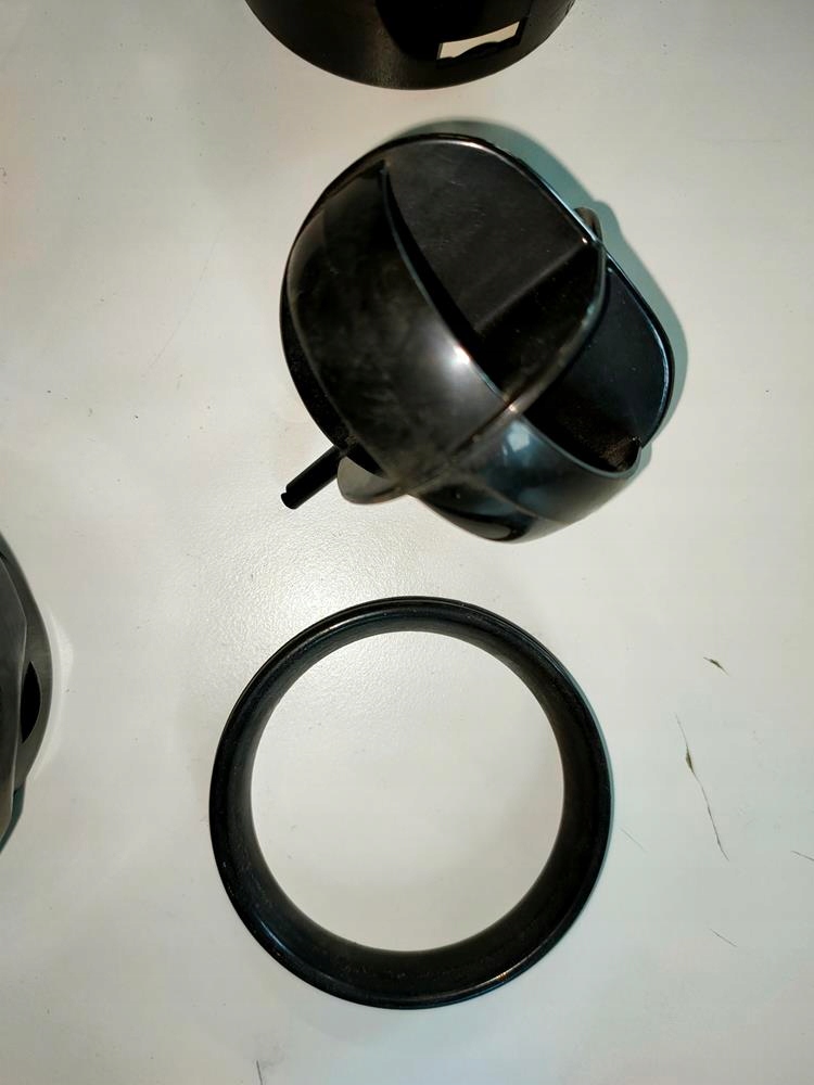 фото №11, Выход воздуха приборная панель mercedes 107 новый