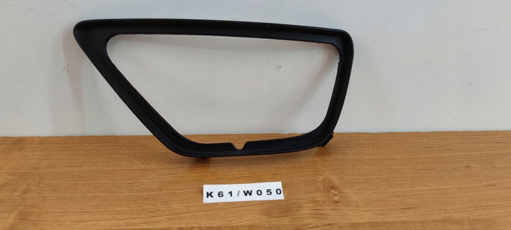 фото №1, Ford focus mk1 левая рамка противотуманной фары решётка бампера