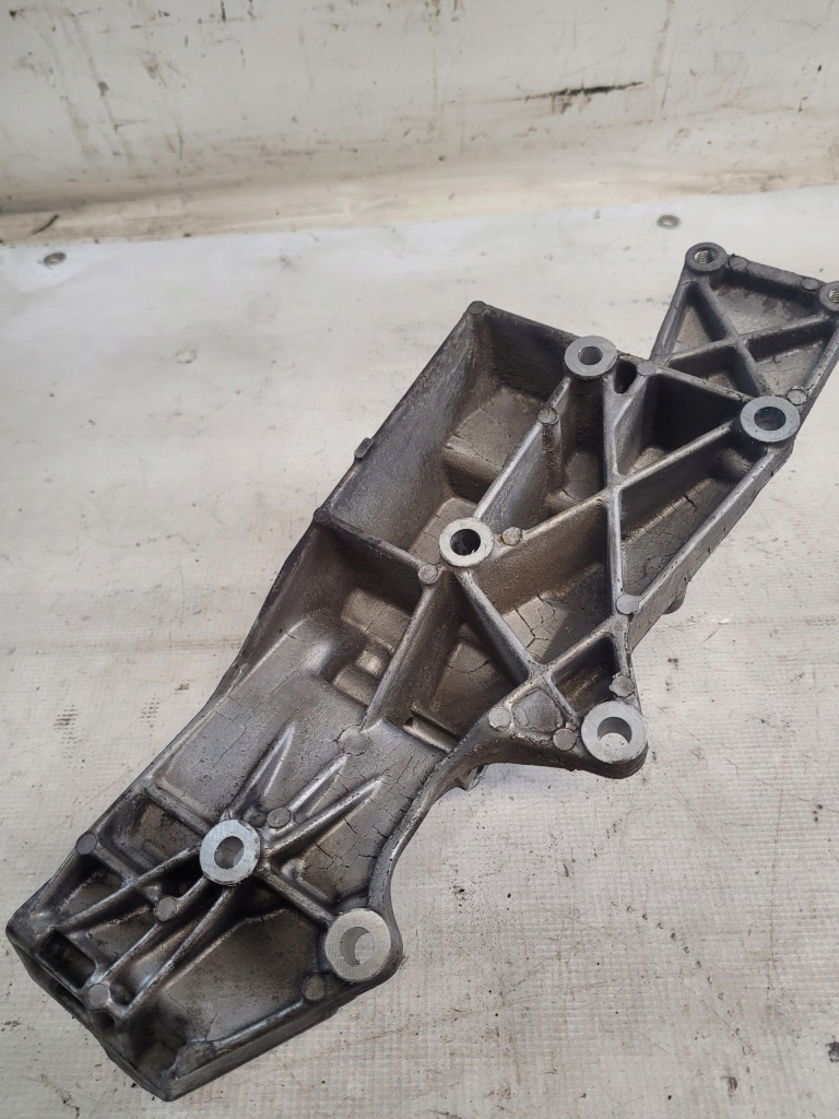 Купить Кронштейн основание генератора оригинальный номер 06b903143k audi a4 b5 98r. 1.6b