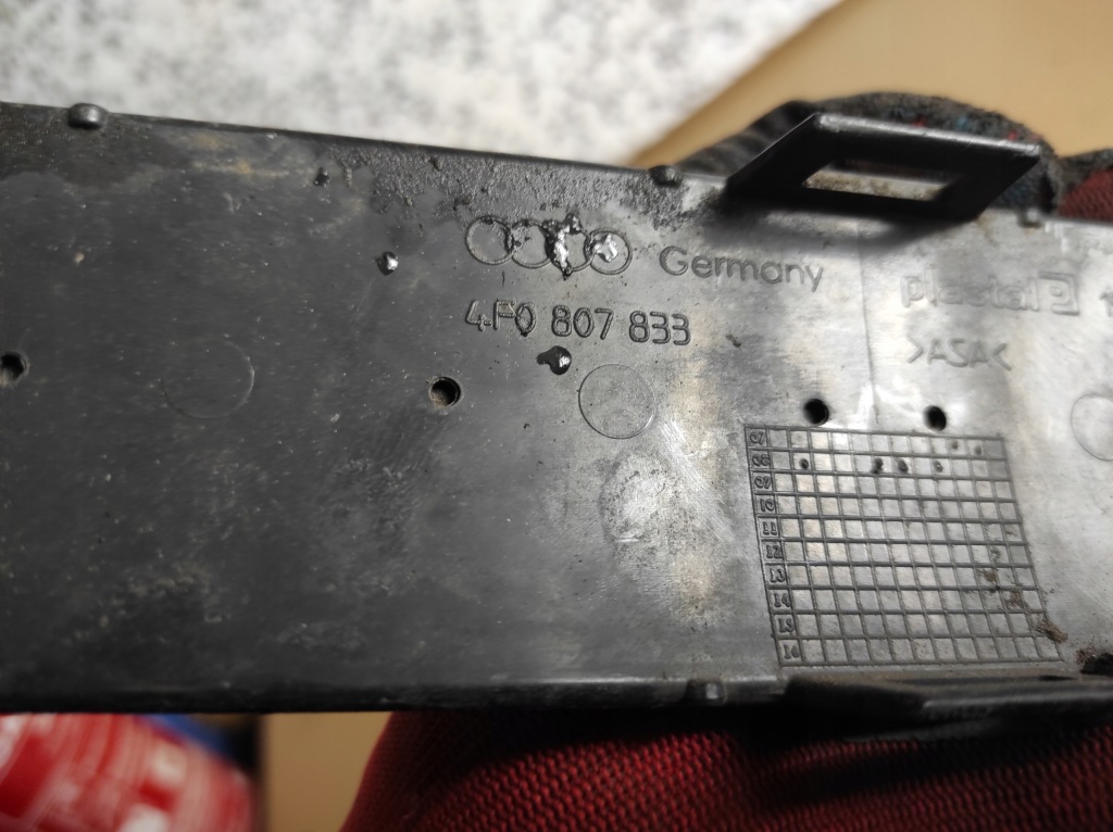 фото №10, Решётка средняя бампера задняя audi a6 c6 s-line 4f0807833