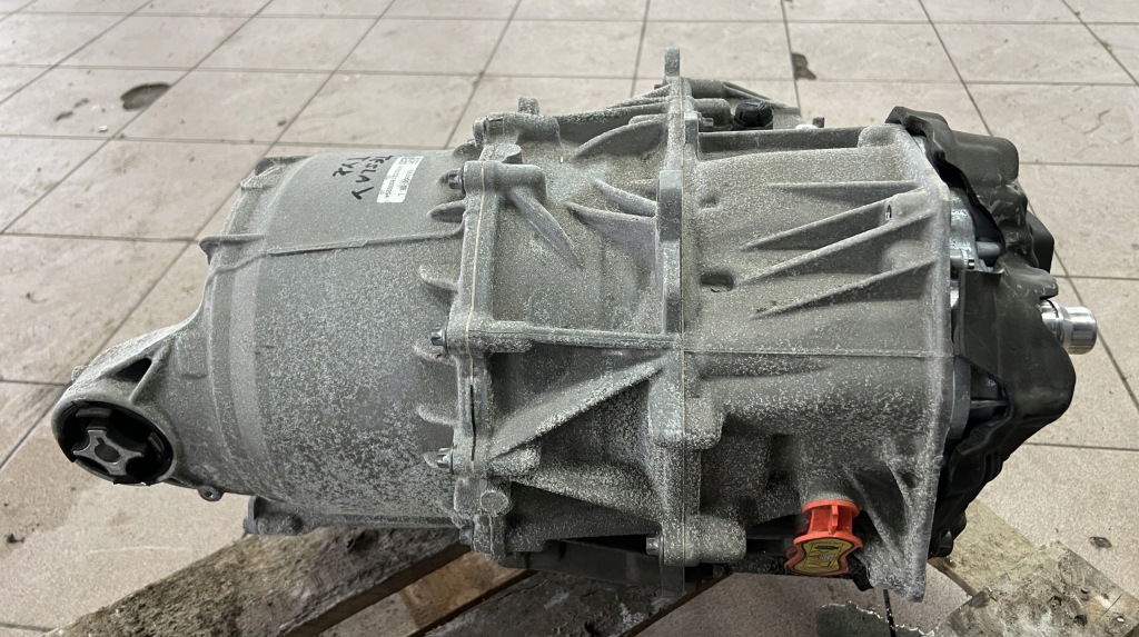 Tesla model y 20- awd long range двигатель электрический задний  задний 4d1 27 tyś! Цена