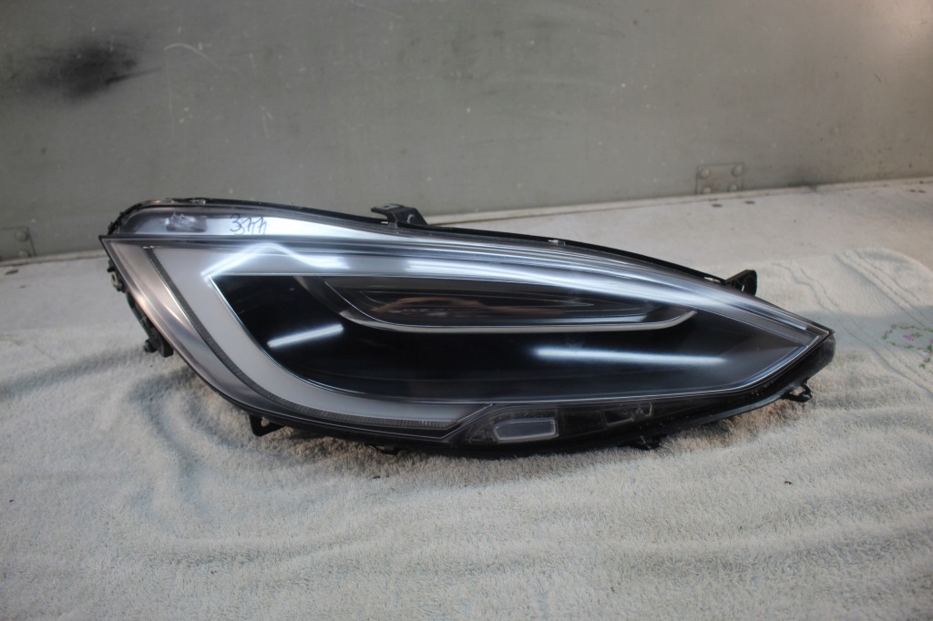 Купить Фара правый  перед full led tesla model s 105817000b