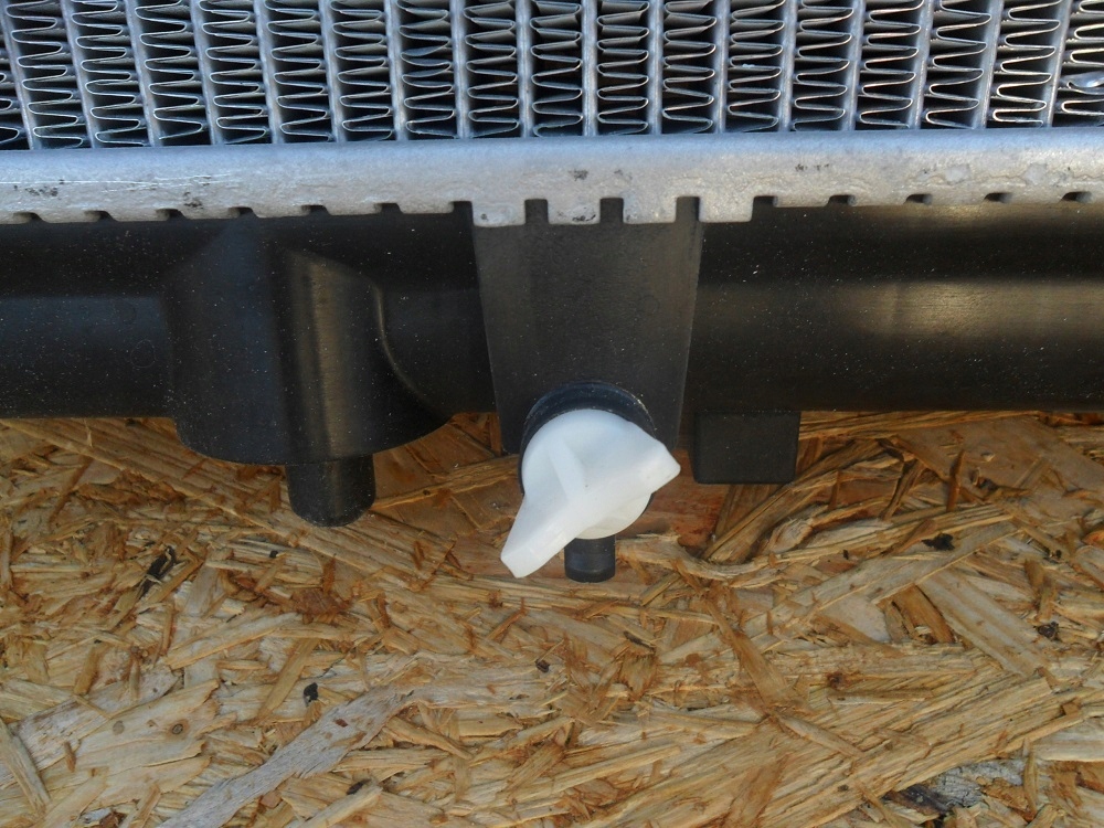 фото №7, Mitsubishi l200 2001 2002 2003 2004 радиатор wody