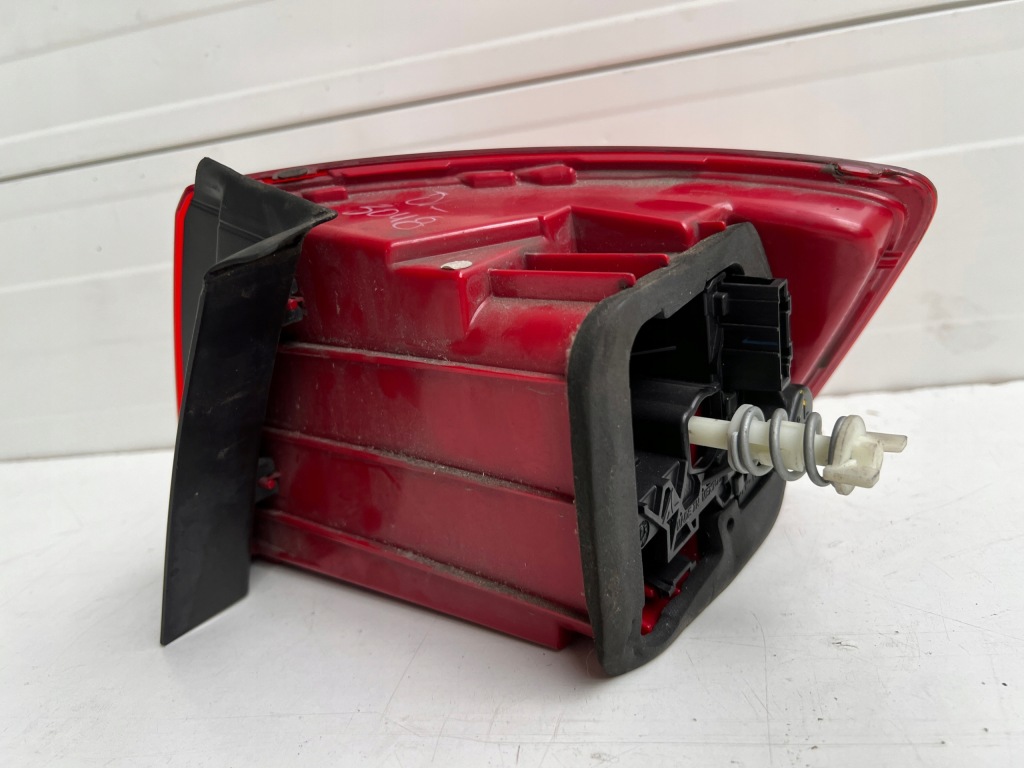 Фара задня ліва volkswagen jetta 5c w крила Недорого