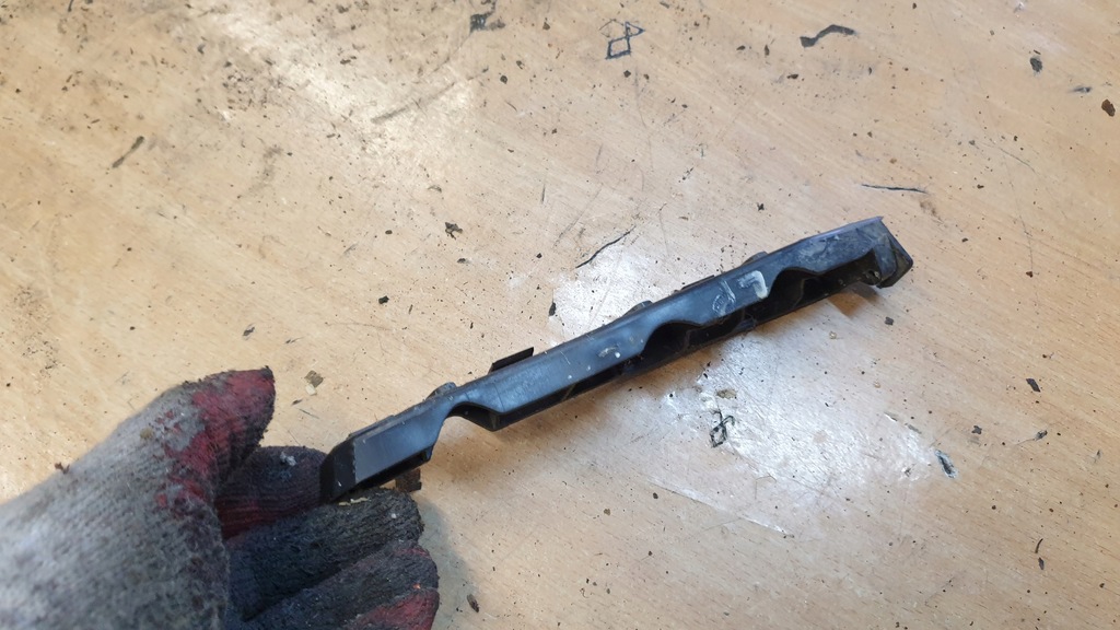 фото №1, Dacia sandero i направляющая бампера левый перед