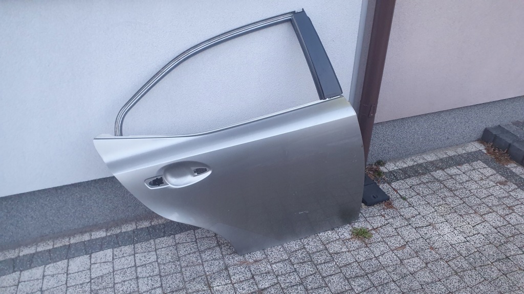 Lexus is 3 3 2013- дверь задняя правое  задняя правый Цена