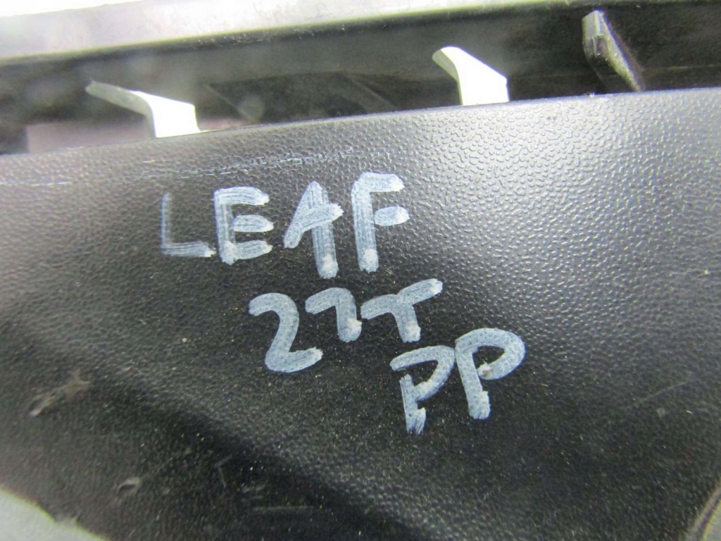 Leaf 2 ze1 21r решётка бампера правый  перед передняя рамка opraw 622565sk0b Доставка