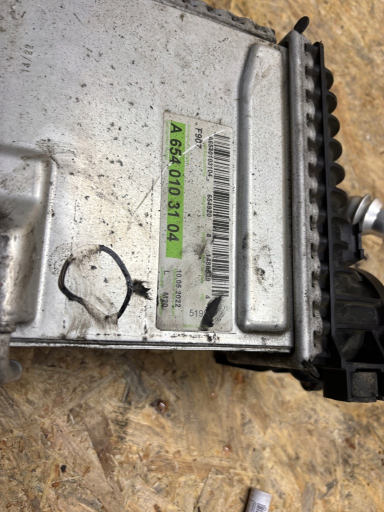 Mercedes інтеркулер радіатор a6540904101 22 рік Недорого