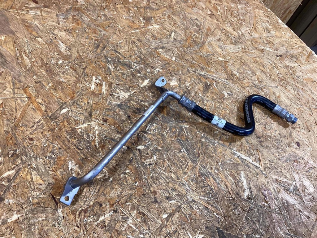 Шланг радиатора масла коробки перед porsche macan 95b 95b317826e Недорого