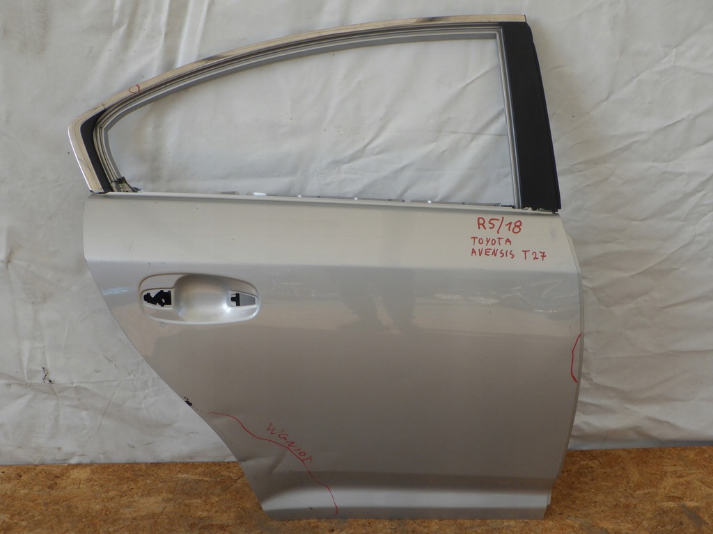 фото №1, Toyota avensis t27 дверь правое задняя sedan