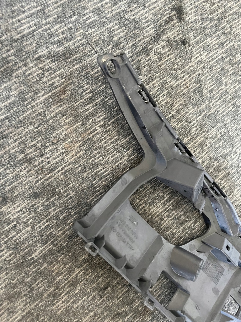 Купити Audi a7 c7 s line 3.0 tdi 2011r напрямна підсилювач бампера перед праве