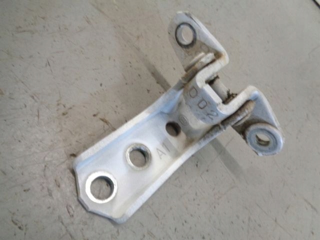 фото №1, Pajero iv 15 lift петля двері лівий перед нижній