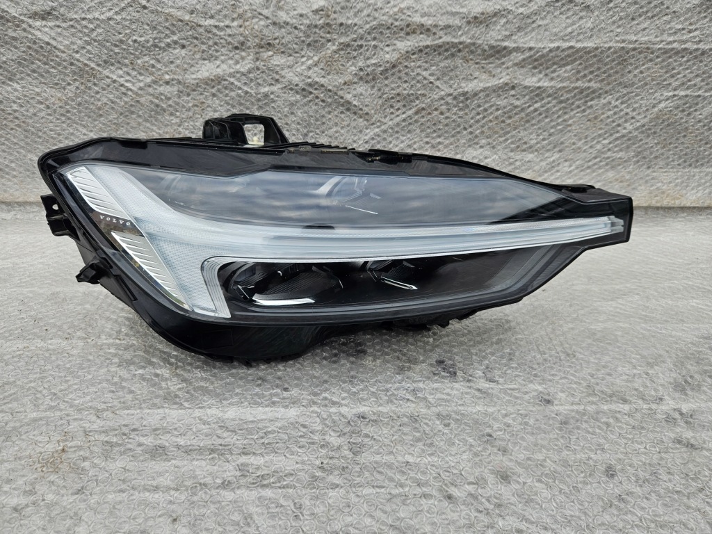 фото №1, Volvo xc60 ii lift лампа full led правая 32404706 oryg.