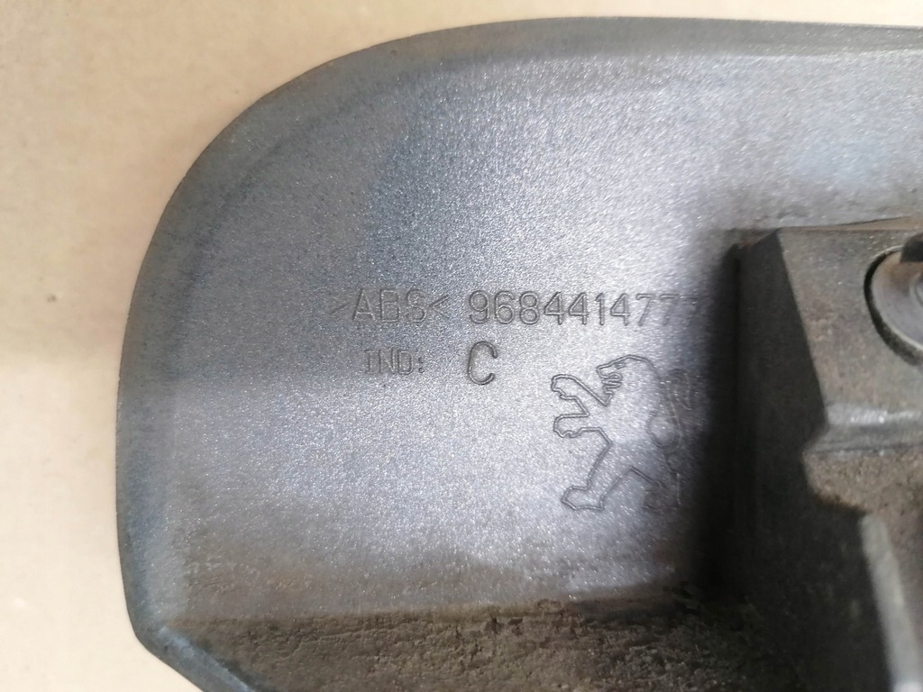 фото №10, Накладка ручка микровыключатель крышки peugeot 5008 i 9-13