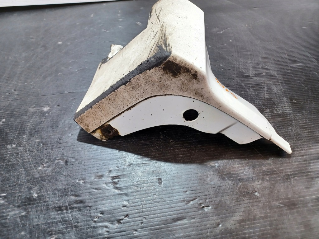 Накладка молдинг порог правая порог правая  volvo c30 r-design 30779137 Недорого