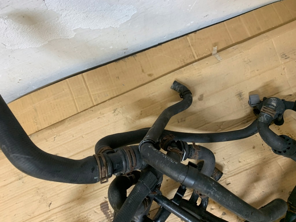 фото №11, Vw golf v 5 шланг wąż труба трубка магистраль wody корпус термостата orygi