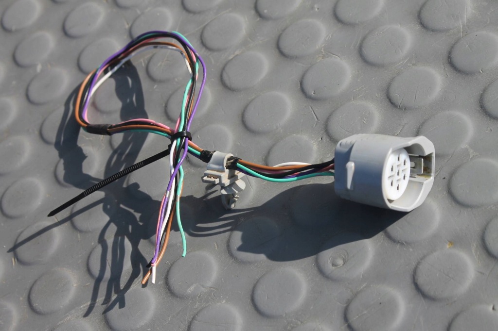 Купить Штекер колодка соединитель лампы led перед mazda cx-30