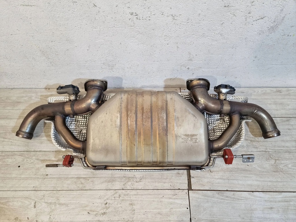 фото №1, Aston martin db11 jy53 5230 ab 16- гаситель выхлоп