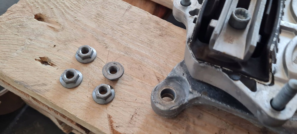 фото №13, Sq8 4m rsq8 q8 кронштейн кронштейн коробки передач 4.0 tfsi 4m0399262c sq7 4m q7