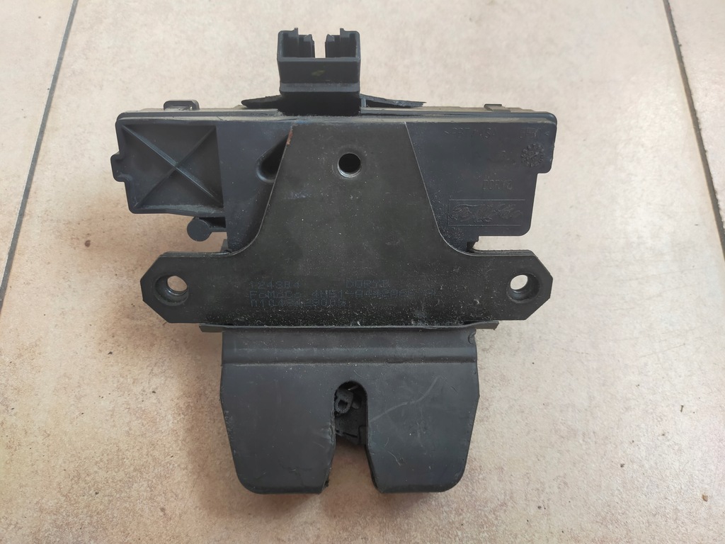 фото №1, Volvo s40 v50 замок крышки багажника